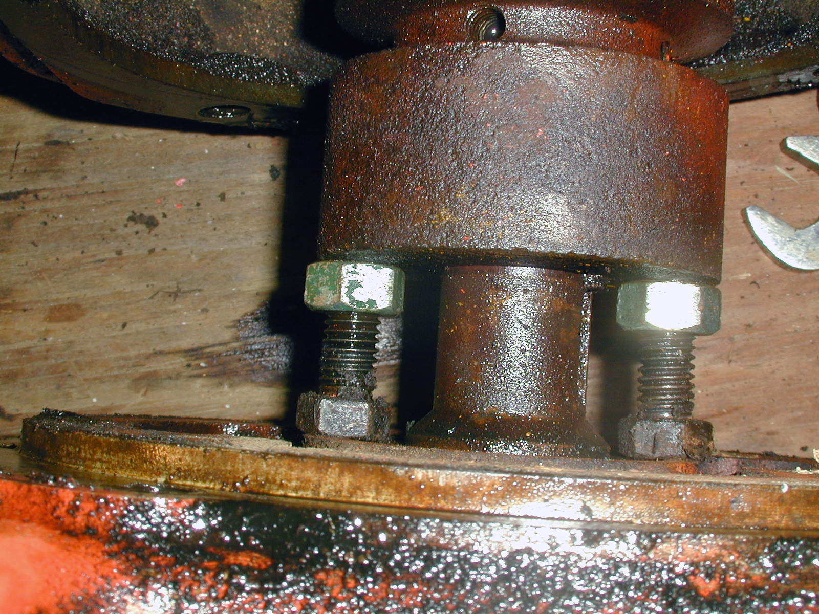 Close-up of the nut & bolt method of removing Power King clutch flywheel.